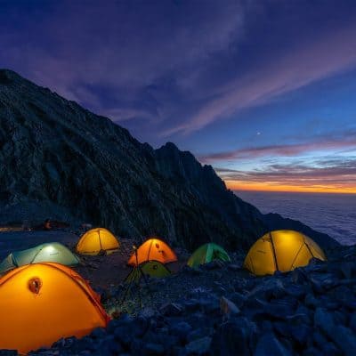 Hvordan sette opp et stormsikkert telt